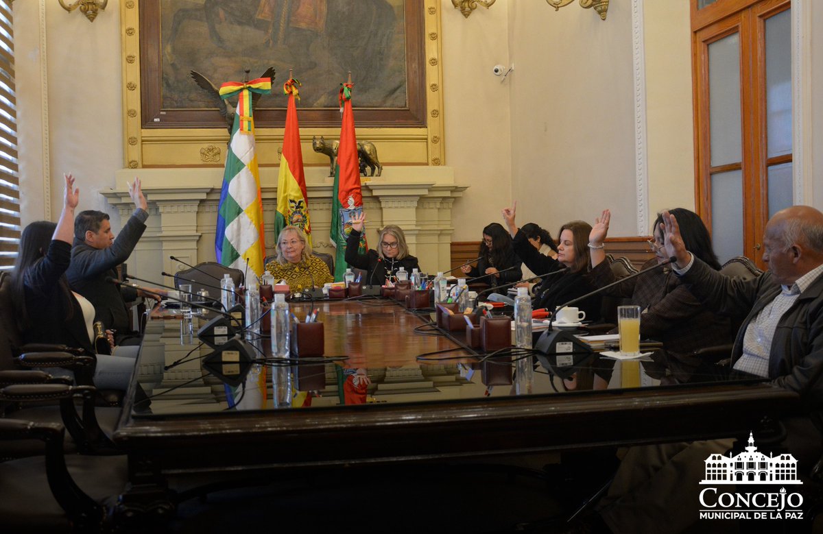 TuConcejoLP's tweet photo. El Pleno del Concejo Municipal, en la Sesión Ordinaria N° 35, aprobó el Proyecto de Resolución Municipal para reanudar oficialmente sus labores legislativas y administrativas, para concluir la etapa de cierre de gestión (RM 22/2026) y el proceso de transición. 

#LaPaz #ConcejoLP https://t.co/VydUzXgf7Q