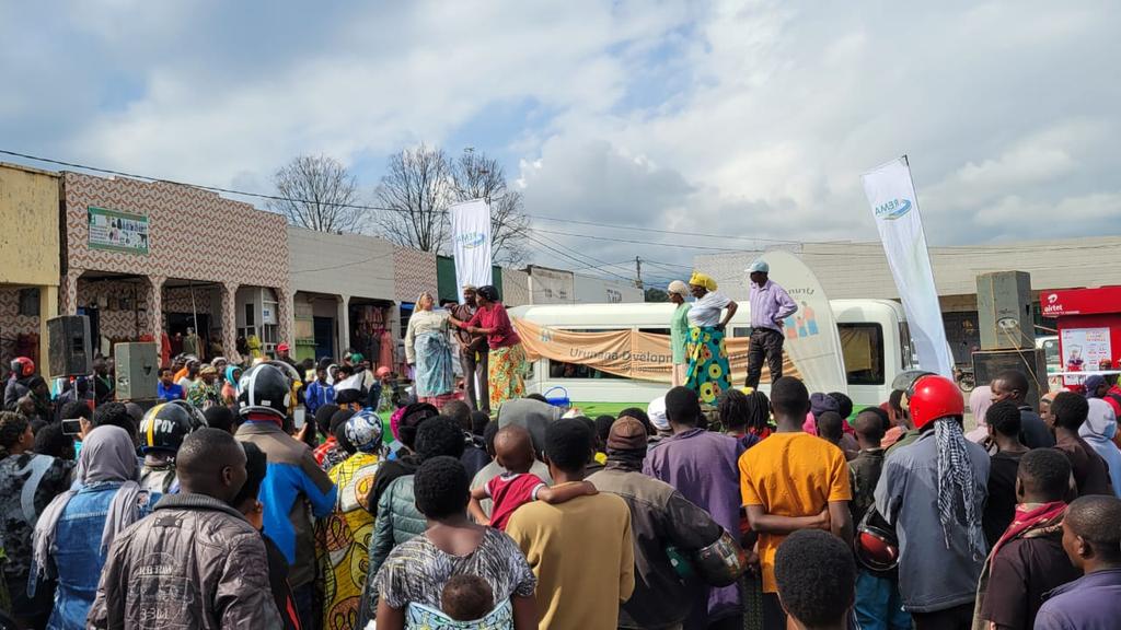 REMA_Rwanda's tweet photo. Today @REMA_Rwanda &amp; @PlanRwanda through @UrunanaDC organised an awareness campaign on #ClimateAction &amp; #BiodiversityConservation around @VolcanoesPark &amp; Buhanga EcoPark

Climate action is a responsibility for all of us as we work together to address the effects of climate change https://t.co/Mcz2EwtxGM