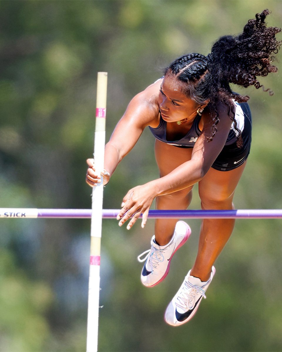 SportStarsMag's tweet photo. Flying high at the 2026 CIF Southern Section Masters Track &amp; Field Meet 🚀🔥
Every jump is a mix of speed, strength, and fearlessness. 

#PoleVault #TrackAndField #CIFSS Photos by #SmothermanImages https://t.co/a7akuriVvB