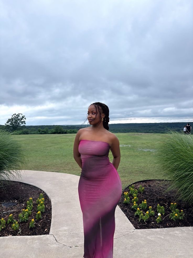 oldestson_'s tweet photo. Her or a $5k account ? https://t.co/VWGsYbBtzS
