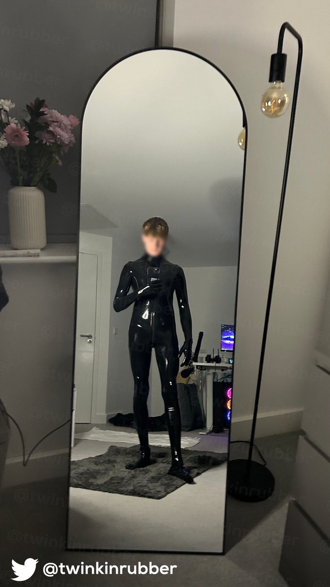 twinkinrubber's tweet photo. i <3 latex https://t.co/RV3fiOziVq