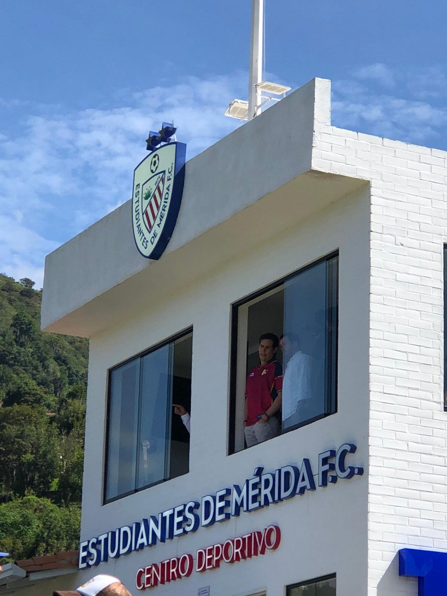 ElPulguismo's tweet photo. INAUGURACIÓN DE LA 2DA CANCHA DE GRAMA EN LA SEDE DEPORTIVA 🔴⚪️

Hoy Jorge Gimenez, presidente de la FVF estuvo junto al presidente @raulcarre en la inauguración de la 2da cancha en la sede deportiva. https://t.co/zi9d2EKsUL