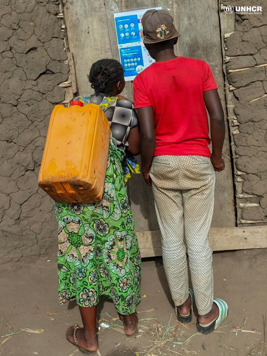 UNHCR_DRC's tweet photo. 🛑🦠 Stop Ebola

📍In Tsere site, Ituri 🇨🇩, @‌UNHCR_DRC  is leading prevention &amp; awareness activities to stop the spread of the Ebola🦠 epidemic.

👥 Over 1⃣1⃣ 0⃣0⃣0⃣ refugees &amp; thousands of IDPs live here - prevention is the best remedy.

#RDC #StopEbola #UNHCR https://t.co/1EakfIg6HD