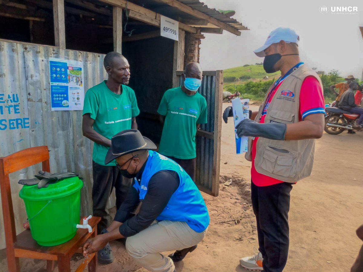 UNHCR_DRC's tweet photo. 🛑🦠 Stop Ebola

📍In Tsere site, Ituri 🇨🇩, @‌UNHCR_DRC  is leading prevention &amp; awareness activities to stop the spread of the Ebola🦠 epidemic.

👥 Over 1⃣1⃣ 0⃣0⃣0⃣ refugees &amp; thousands of IDPs live here - prevention is the best remedy.

#RDC #StopEbola #UNHCR https://t.co/1EakfIg6HD