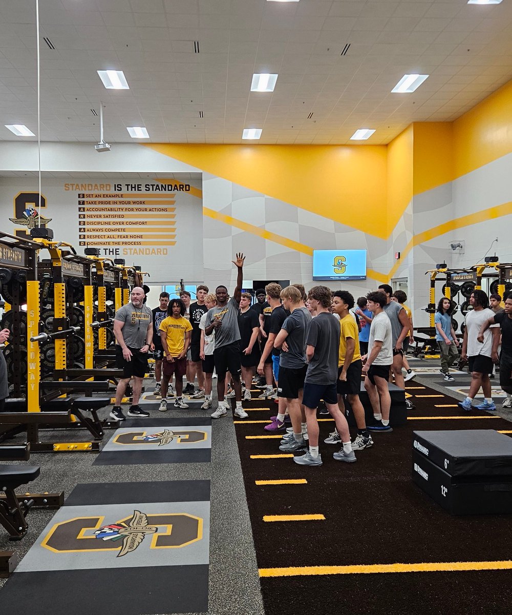 SparkplugFB's tweet photo. 1st day in the new weightroom! The STANDARD is set! 
#B1 #FAMILY #ALLIN @Plug_Strength @SparkplugSports https://t.co/6IHE8zv9jH
