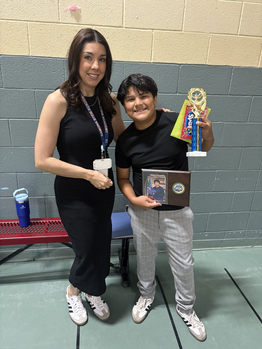 FORtheValley_DM's tweet photo. Celebrating our 5th grader this morning! 

Thank you @RamonaESYISD for a wonderful experience for my Luke. We have incredible schools in the Valley. 

@DarleneMartEP l @YsletaISD 

#FORtheValley 💙🧡⤵️ https://t.co/loxiQRDCxY