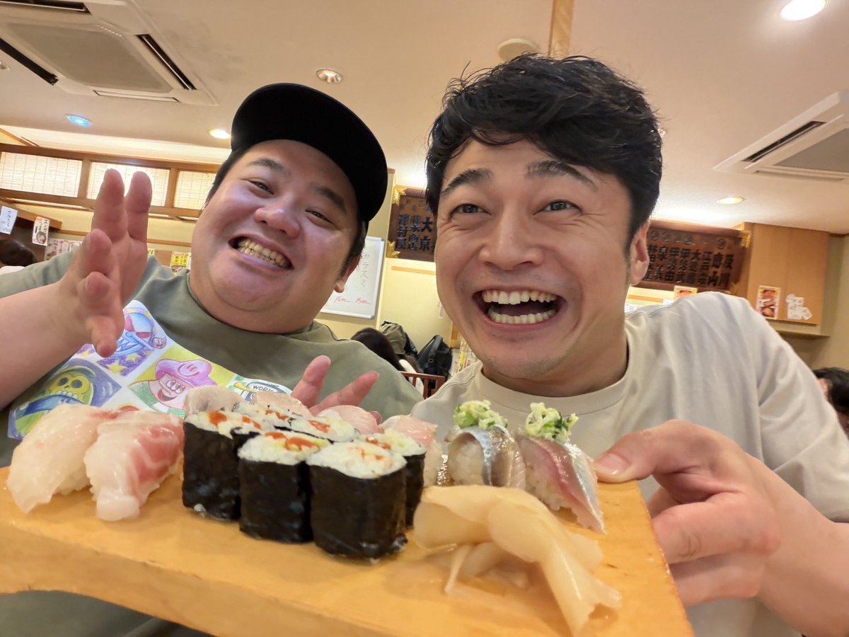 Hitoshi09111's tweet photo. 心不全から復帰してこうやって先輩にまた可愛がってもらってる日々が本当に楽しいです！飲みの席で色々気を使わせて申し訳ないですがまた誘って下さい♨️ https://t.co/s8rodbh1MT