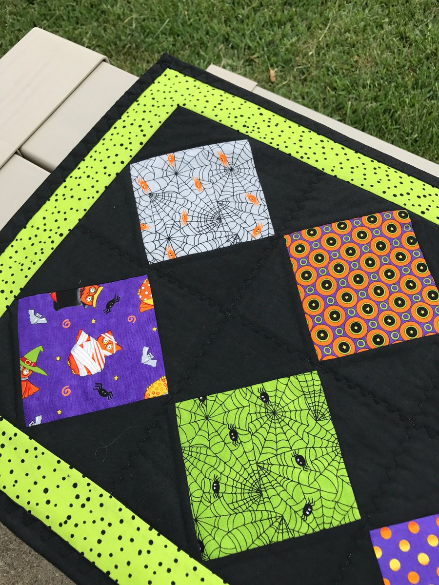 angelhw1956's tweet photo. Quilted Halloween Table Runner https://t.co/PUoXrgmI5b #TeaTimeQuiltsnMore #Etsy #TableLinens https://t.co/JTh3dKTkic