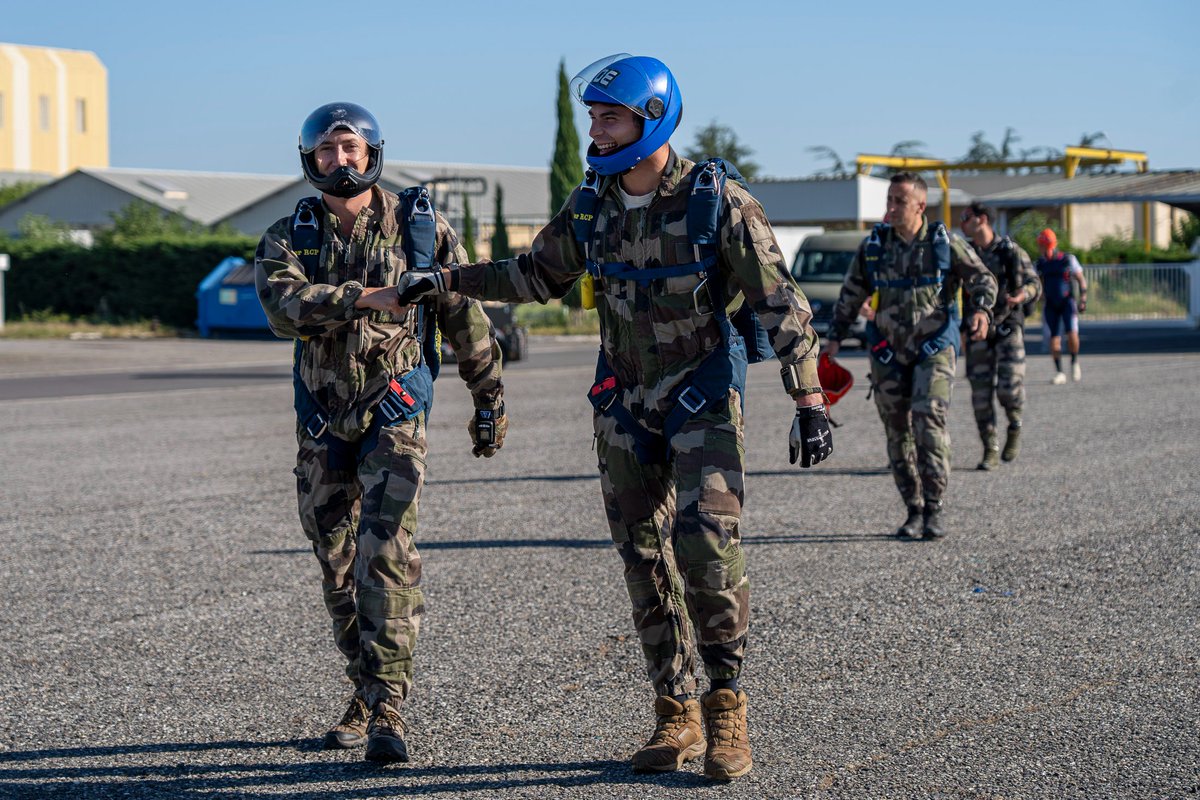 1er_RTP's tweet photo. 🪂 Challenge Marty au 1er RTP

Les 27 et 28 mai, 9 unités se sont affrontées lors d’une compétition de précision d’atterrissage en hommage au parachutiste de 1ère classe Bertrand Marty, ancien militaire du régiment disparu en 2005.

🥇 @3eRMAT 
🥈 @ecoledestap 
🥉 1er RTP https://t.co/gS4uCNmU16
