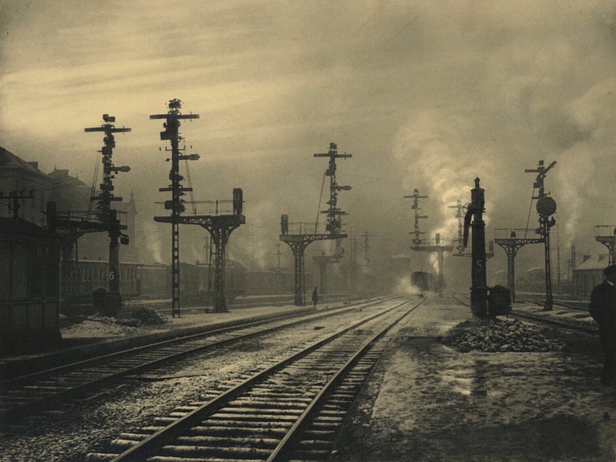Maeterlinck's tweet photo. PICTORALISMO se llama al trabajo de unos fotógrafos que hacia 1900 procuran lograr en sus imágenes resultados similares a los que llegan los pintores, en particular los impresionistas. Tal vez se entienda mejor esto mirando estas fotos de Misonne y Stieglitz https://t.co/yH1EYYp5Gl