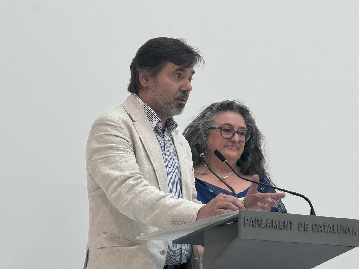 ISOCCAT's tweet photo. Avui som al Parlament alguns membres del capítol celebrant la Diada Mundial de les Telecomunicacions. Ara la presentació/inauguració @COEINF @graustic https://t.co/9nParm7wvh
