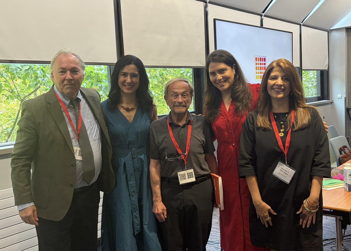 MichMuschett's tweet photo. Un verdadero honor que la presentación de nuestro Informe sobre Democracia y Desarrollo 2026 de @pnudlac haya sido incluida en la programación del prestigioso @LASAweb en París🇫🇷.

Ante crecientes presiones, la renovación de nuestras democracias requiere de acción colectiva. En este esfuerzo, la academia juega un papel fundamental al aportar rigor analítico, formación de pensamiento crítico y narrativas sobre lo posible.  

Esta ha sido la motivación detrás del rico intercambio sostenido junto a @mriost, Adam Przeworski y @GerardoMunck en torno a los futuros de las democracias y el desarrollo en América Latina y el Caribe. 

#DemocraciasBajoPresión
