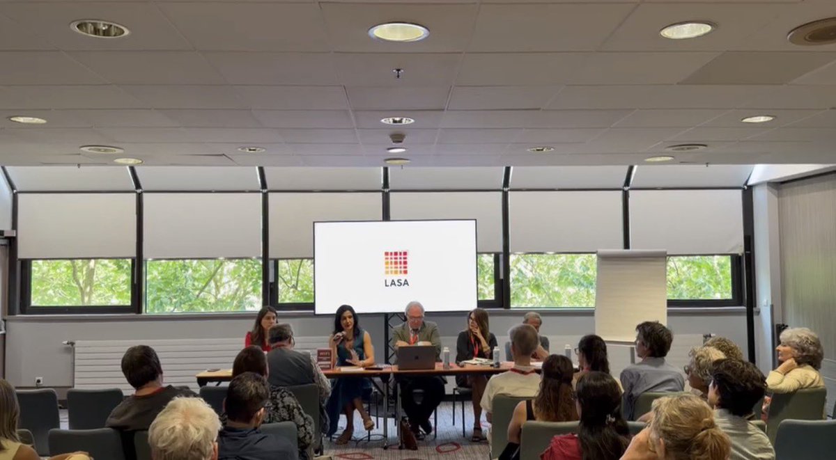MichMuschett's tweet photo. Un verdadero honor que la presentación de nuestro Informe sobre Democracia y Desarrollo 2026 de @pnudlac haya sido incluida en la programación del prestigioso @LASAweb en París🇫🇷.

Ante crecientes presiones, la renovación de nuestras democracias requiere de acción colectiva. En este esfuerzo, la academia juega un papel fundamental al aportar rigor analítico, formación de pensamiento crítico y narrativas sobre lo posible.  

Esta ha sido la motivación detrás del rico intercambio sostenido junto a @mriost, Adam Przeworski y @GerardoMunck en torno a los futuros de las democracias y el desarrollo en América Latina y el Caribe. 

#DemocraciasBajoPresión