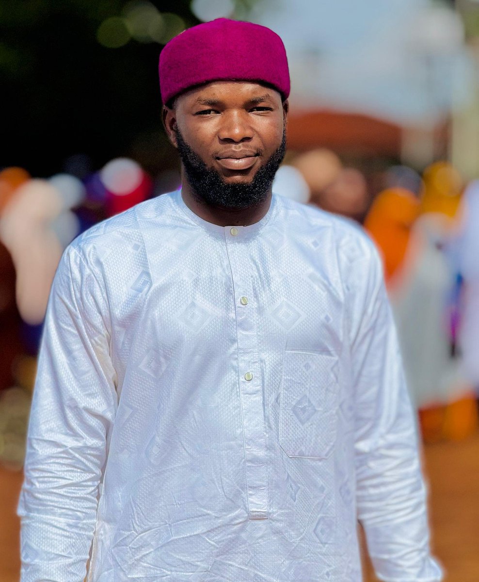 emranahmad09's tweet photo. Eid Mubarak🤍 https://t.co/aYKXAMDc35