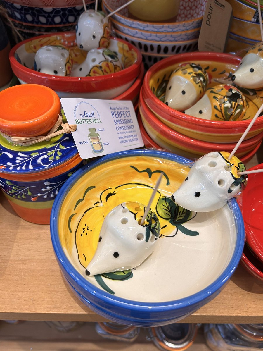 fjcookshop's tweet photo. #BackInStock
Spanish ๐ช๐ธ pottery garlic grater plates and gift sets. Also Olive bowls with hedgehog cocktail stick holders.
#BishyRoadShopping https://t.co/Zfiuk5aeoh