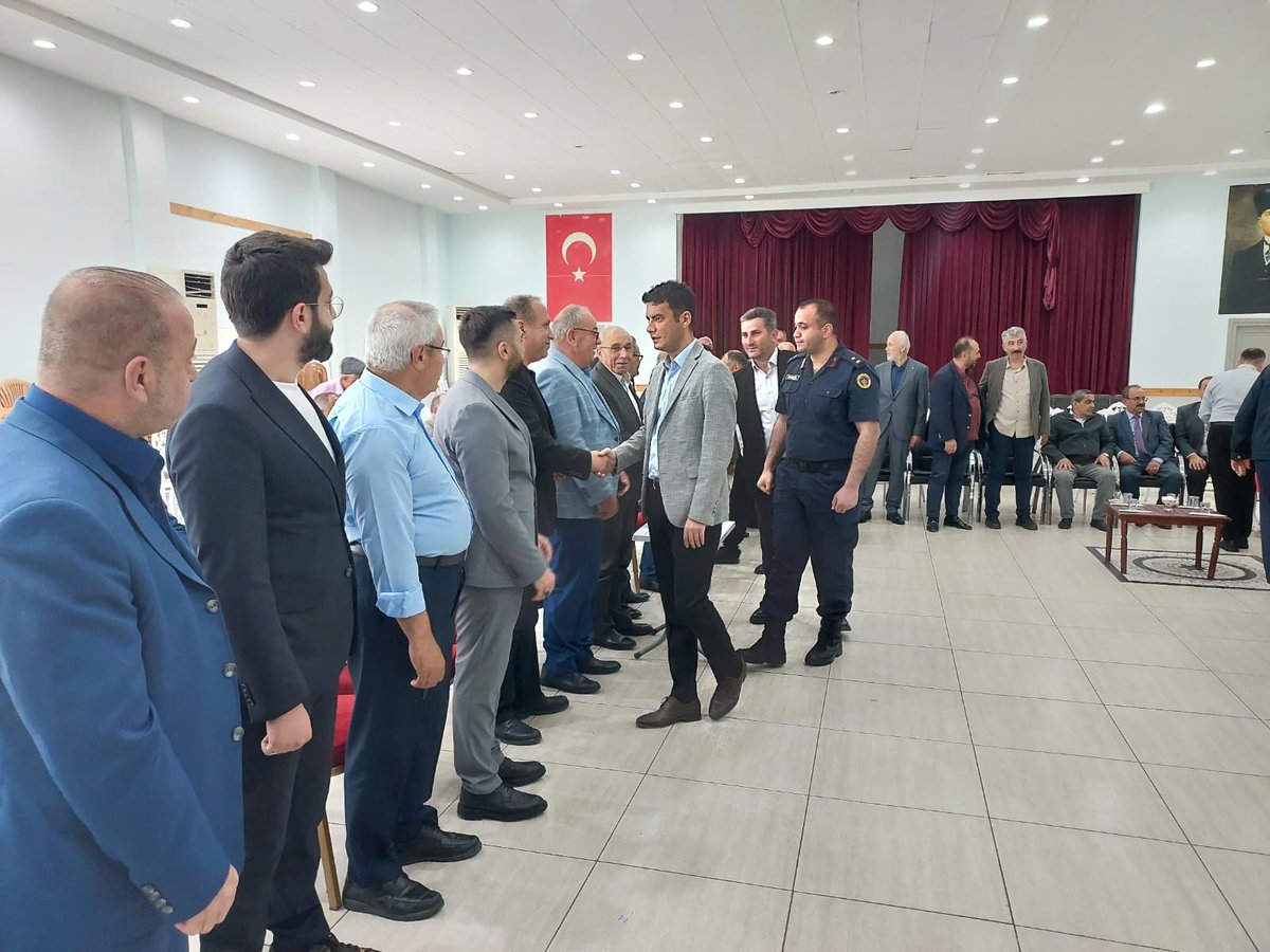 TC_TOSYA's tweet photo. Kaymakamımız Sayın Timur BÜYÜKÇE,

Bayramlaşma Programında Tosyalı Vatandaşlar ile bir araya geldi. Programın devamında İlçe Emniyet Müdürlüğü,İlçe Jandarma Komutanlığı,Huzurevi, İtfaiye Müdürlüğü  ve Tosya Muhtarlar Derneğine ziyaretlerde bulunarak bayramlarını kutladı. https://t.co/CJDZA55gl7