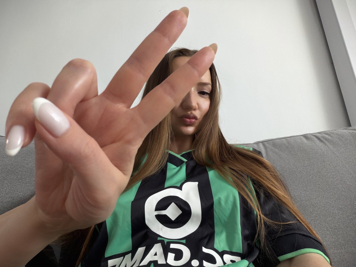 Alyonita tweet media