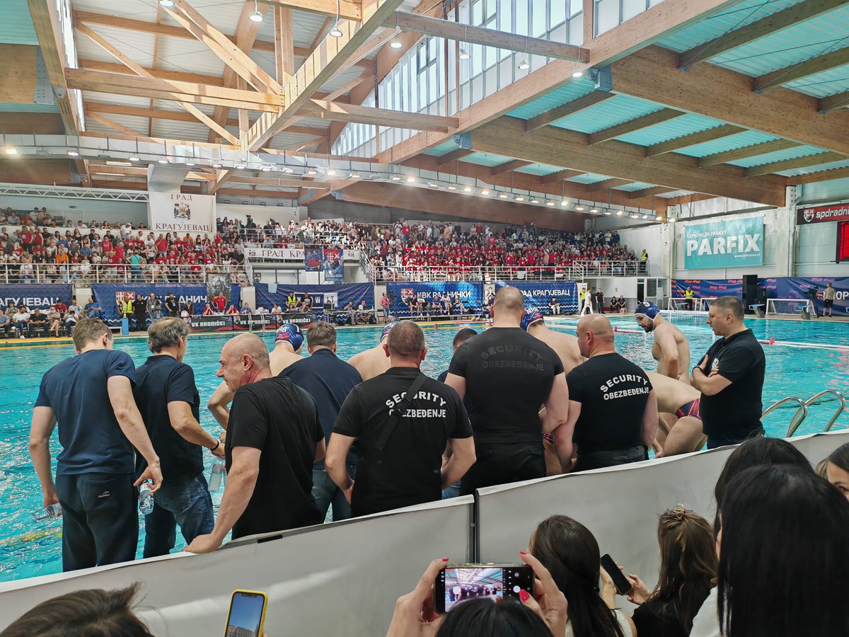 ssp_beograd's tweet photo. Obezbeđenje za time-out! https://t.co/lmmfp7PFIt