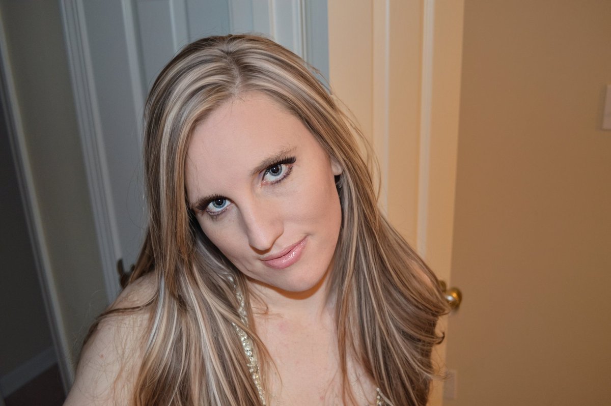 Emily_Olivia92 tweet media