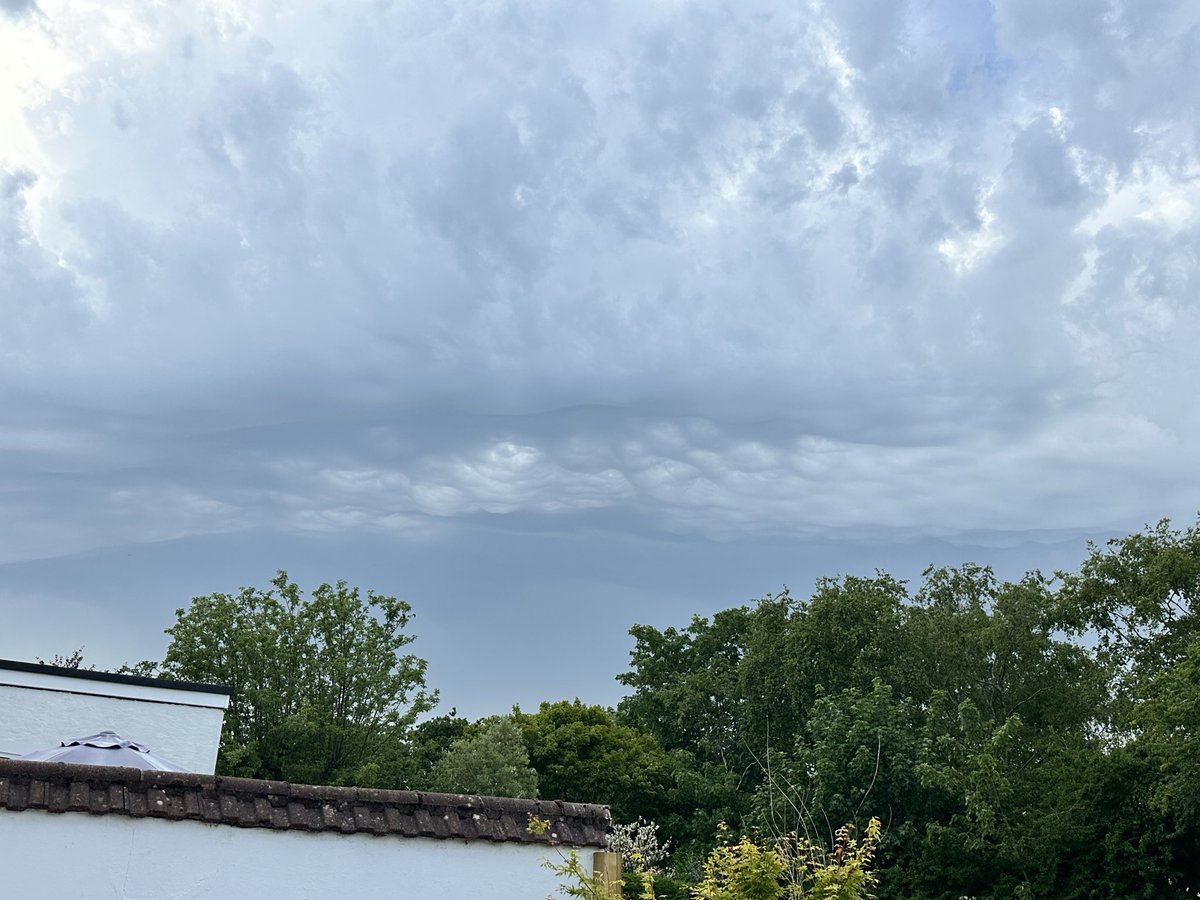 westonmd's tweet photo. @DorsetSnow Mammatus cloud over BH12? https://t.co/bI2M6BnXvS