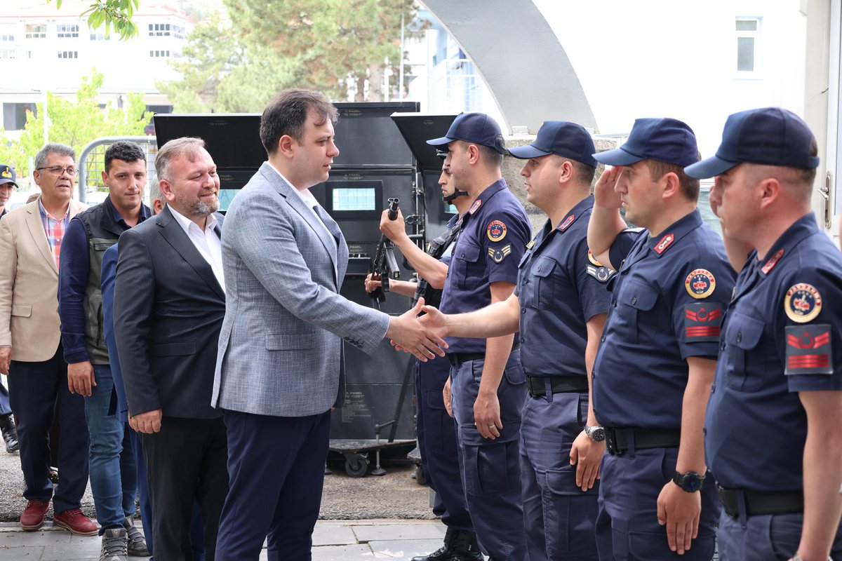 TCsabanozu's tweet photo. Sn. Kaymakamımız Emre URHAN, Belediye Başkanı Sayın Faik ÖZCAN ve ilçe protokolü eşliğinde Kurban Bayramı ziyaretleri kapsamında Belediye Çınaraltı Çay Bahçesi’nde düzenlenen bayramlaşma programına katıldılar. . https://t.co/5AHv5RSZZV