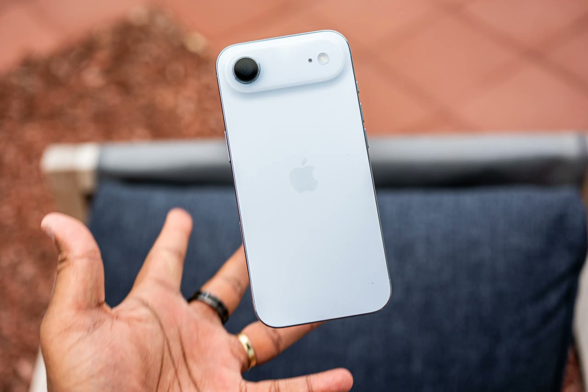 BasicAppleGuy's tweet photo. It's been nearly 10 Months and I've yet to see an iPhone Air in the wild https://t.co/V1yIDSIpKh