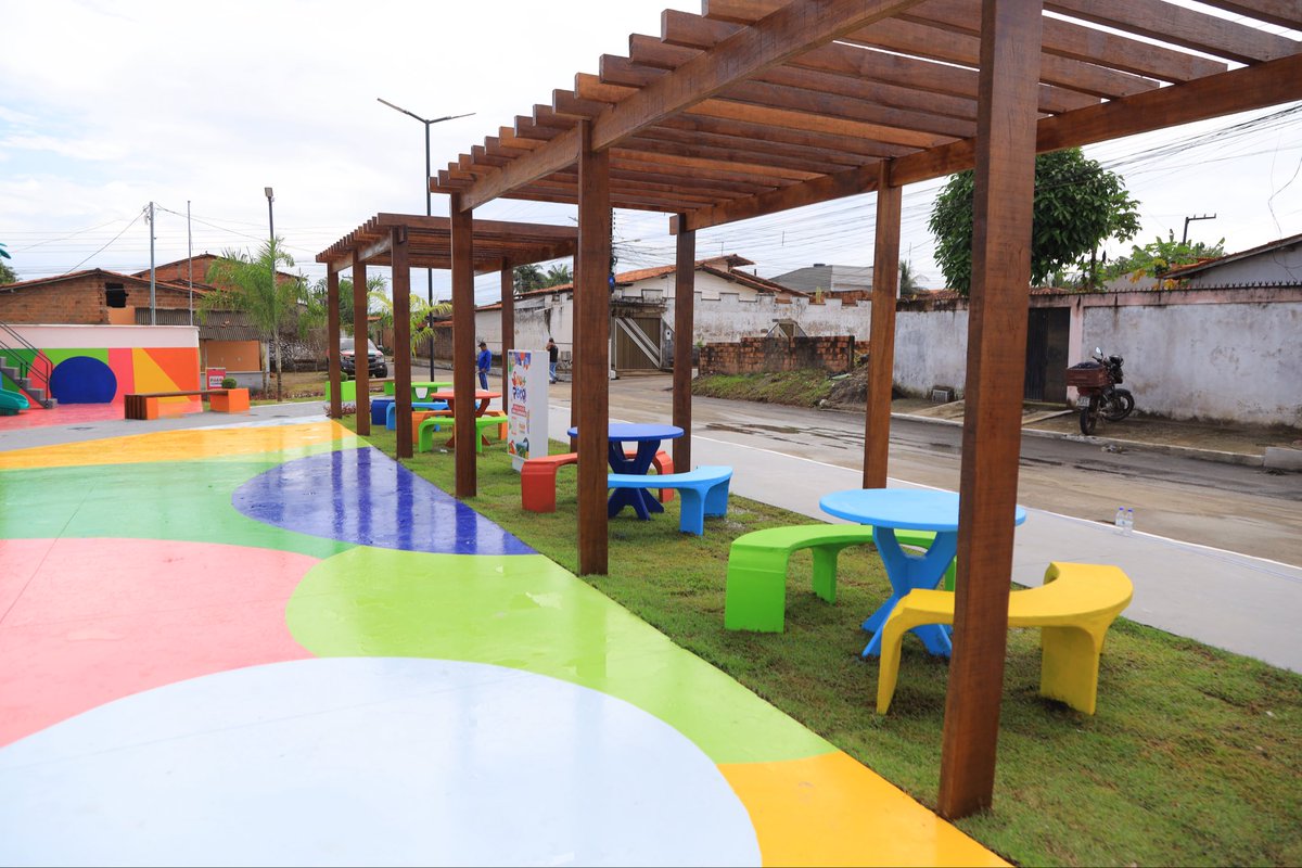 prefpaco's tweet photo. A Prefeitura de Paço do Lumiar inaugurou, nesta quarta-feira (27), a Praça Cecília Clemência Brito. ✨🌿

O espaço conta com playground, gazebos, iluminação em LED e área de convivência para as famílias luminenses. 💚 https://t.co/29LMT6ouYS