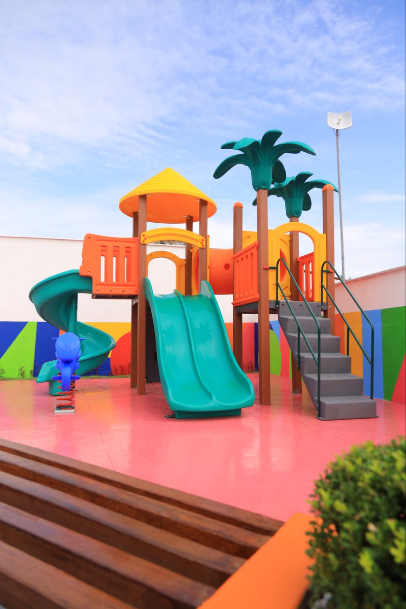 prefpaco's tweet photo. A Prefeitura de Paço do Lumiar inaugurou, nesta quarta-feira (27), a Praça Cecília Clemência Brito. ✨🌿

O espaço conta com playground, gazebos, iluminação em LED e área de convivência para as famílias luminenses. 💚 https://t.co/29LMT6ouYS