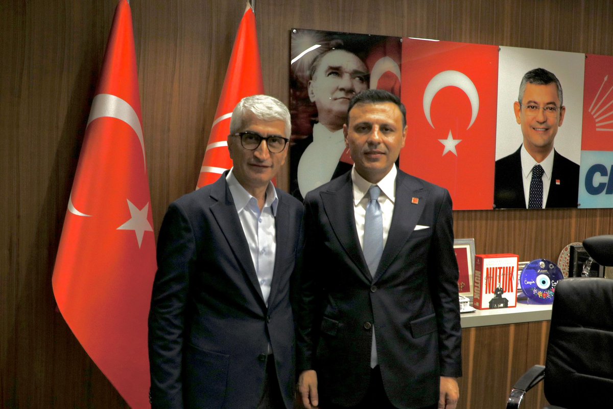 avyukselcan's tweet photo. İl Başkanımız Sayın Özgür Çelik öncülüğünde gerçekleştirilen CHP İstanbul Bayramlaşma Programı’nda yol arkadaşlarımız, örgütümüz ve partililerimizle bir araya geldik.

Dayanışmanın, birlik ve beraberliğin daha da güçlendiği bu anlamlı buluşmada; omuz omuza mücadelemizi büyütmeye, Cumhuriyet Halk Partisi iktidarı için kararlılıkla çalışmaya devam edeceğiz.