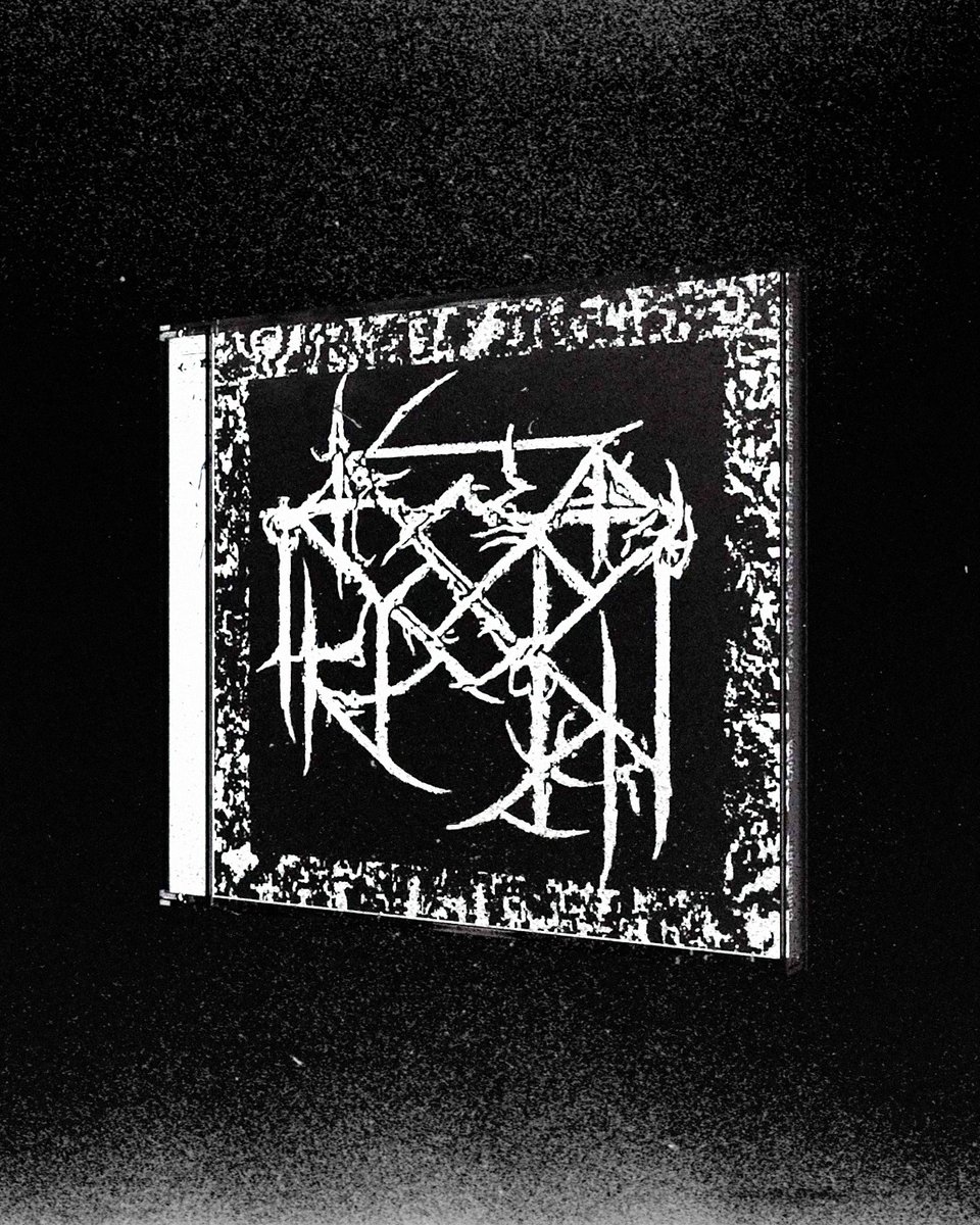 chris_hunt_0's tweet photo. MY NEW ALBUMS ‘LARVA’ AND ‘IXIA’ BOTH AVAILABLE NOW EXCLUSIVELY VIA RIP / RUN OF 50 CD’S HAND FINESSED BY @JesseDraxler — https://t.co/G9m1x15tbQ — FT TEXT BY @samantagarciap GTR BY @JC_SHAFFER https://t.co/UZGzio4lZ1