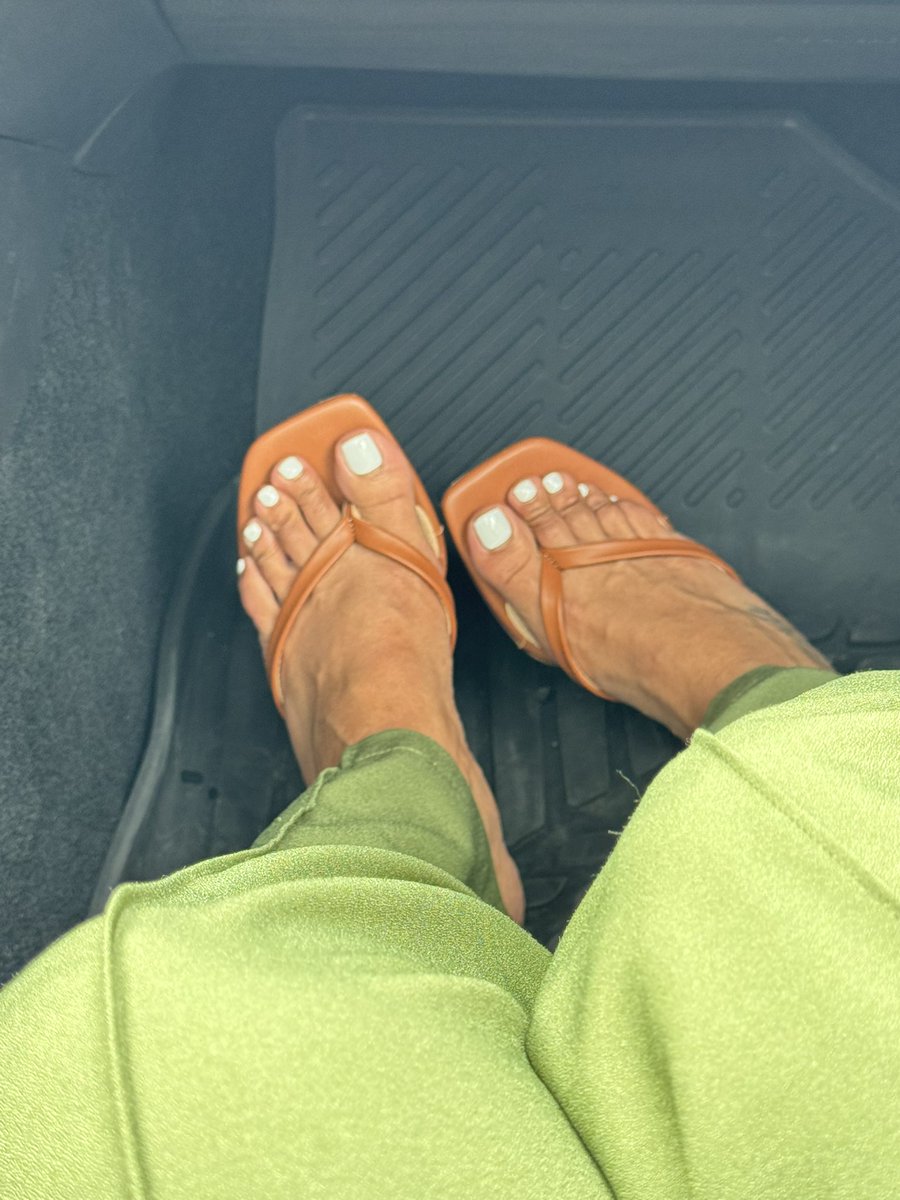 KaliToes86384's tweet photo. ✨🤍 #feet #heels #toesandfeet https://t.co/G7eo9MIqMi