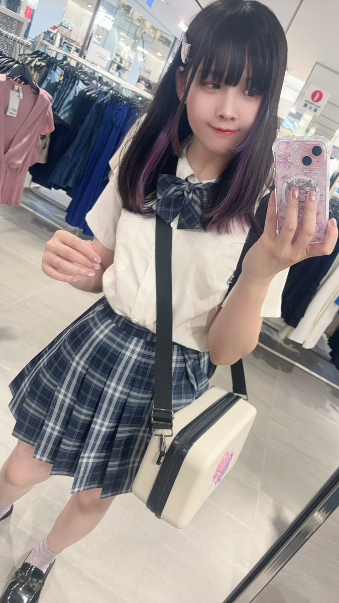 usa9ichan's tweet photo. 夏天好像突然到了
應該蠻適合裝一下JK準備放暑假吧😏 https://t.co/XIRnGK4iCv