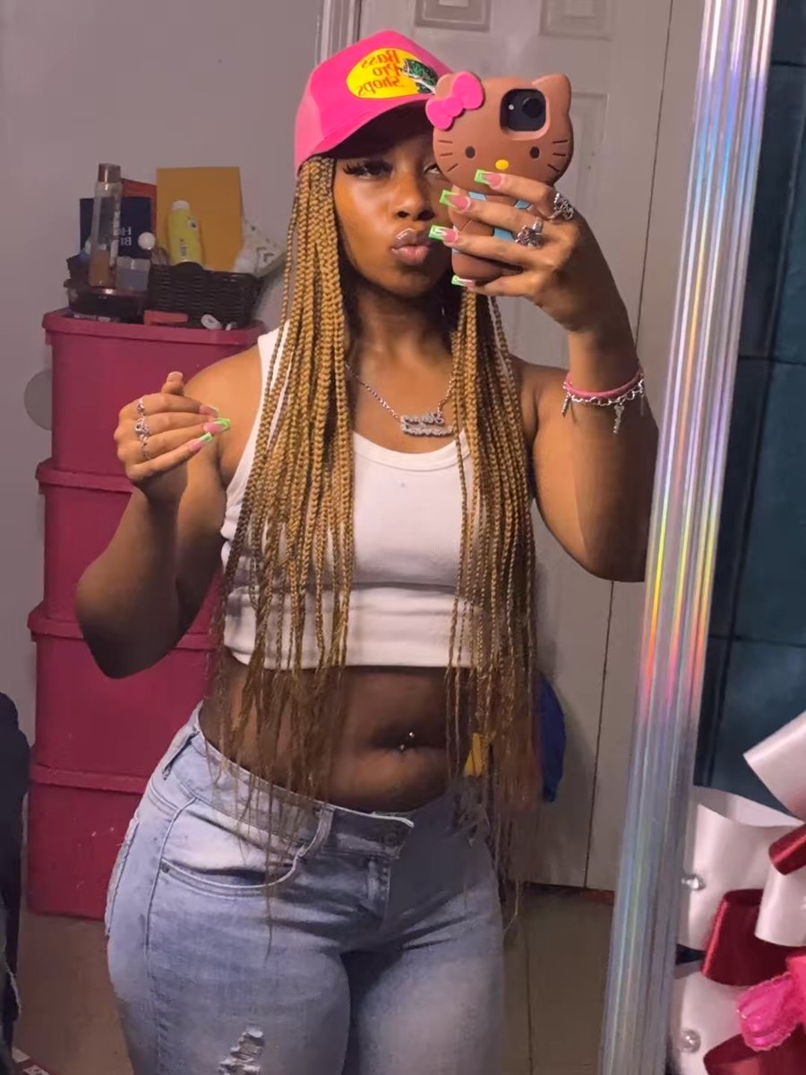 VIXENFRMHTX's tweet photo. MS.BAD TO THA MF BONE !!!😻#pretty #bad #sexy #wlw #htx https://t.co/yICwJ27EVr