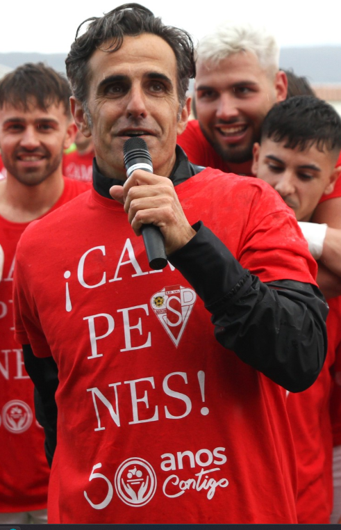 Juangalego's tweet photo. El técnico Joaquín Rico Castiñeiras "Xaqui", deja de ser entrenador de la @sdovaldenaron. Tras algo más de cuatro años en Sinde, Xaqui, abandona el banquillo valexo, tras sobre todo, dos temporadas en Preferente muy exigentes y de mucho desgaste. https://t.co/83MwhBWcS3
