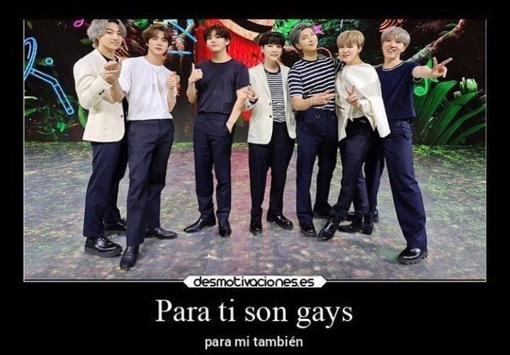 seokooss's tweet photo. namjoon contando que cuando seokjin se fue se juntaron en la casa de jimin a llorar y cuando volvió también se juntaron a llorar por dios así me gustan mis coreanos maricas maricas 😭😭 https://t.co/Zh7gfNS7yA