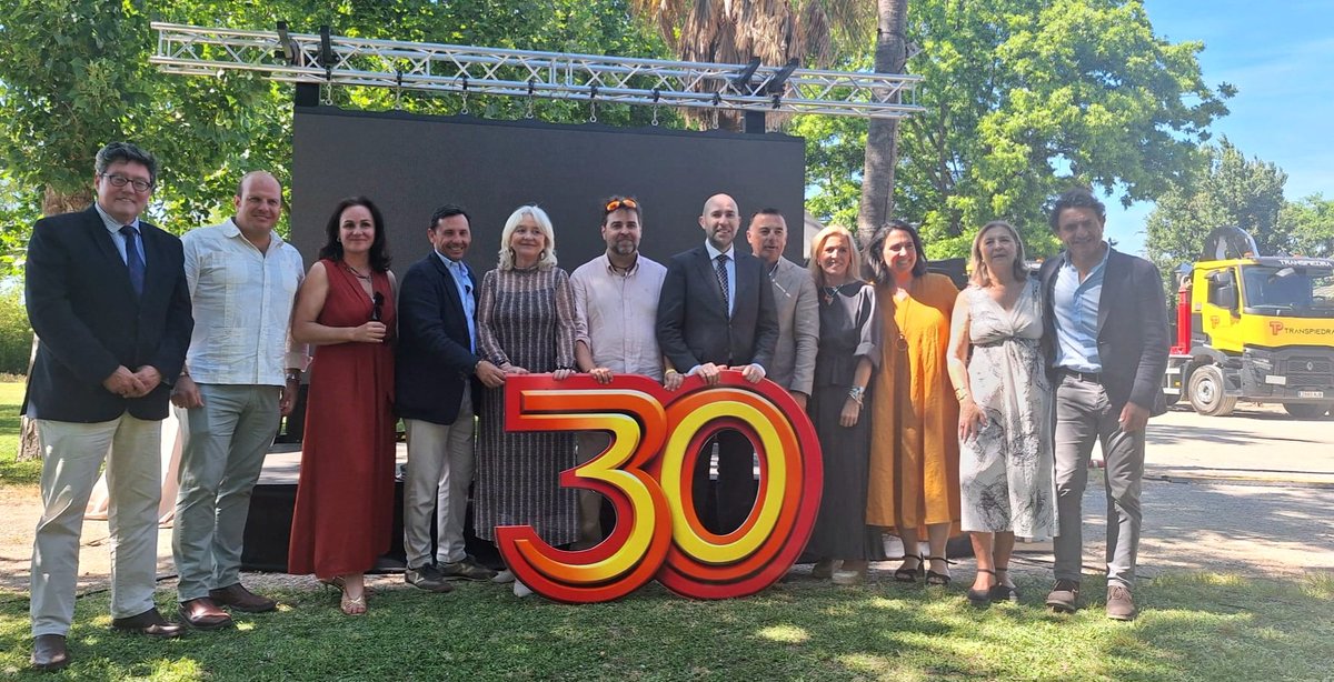 JuntaCG's tweet photo. Acompañamos a Transpiedra en la celebración de su 30 aniversario.

Felicidades Manolo y Javier Piedra por estos 30 años prestando servicio y creando empleo en el Campo de Gibraltar. https://t.co/HNLmROXm6v