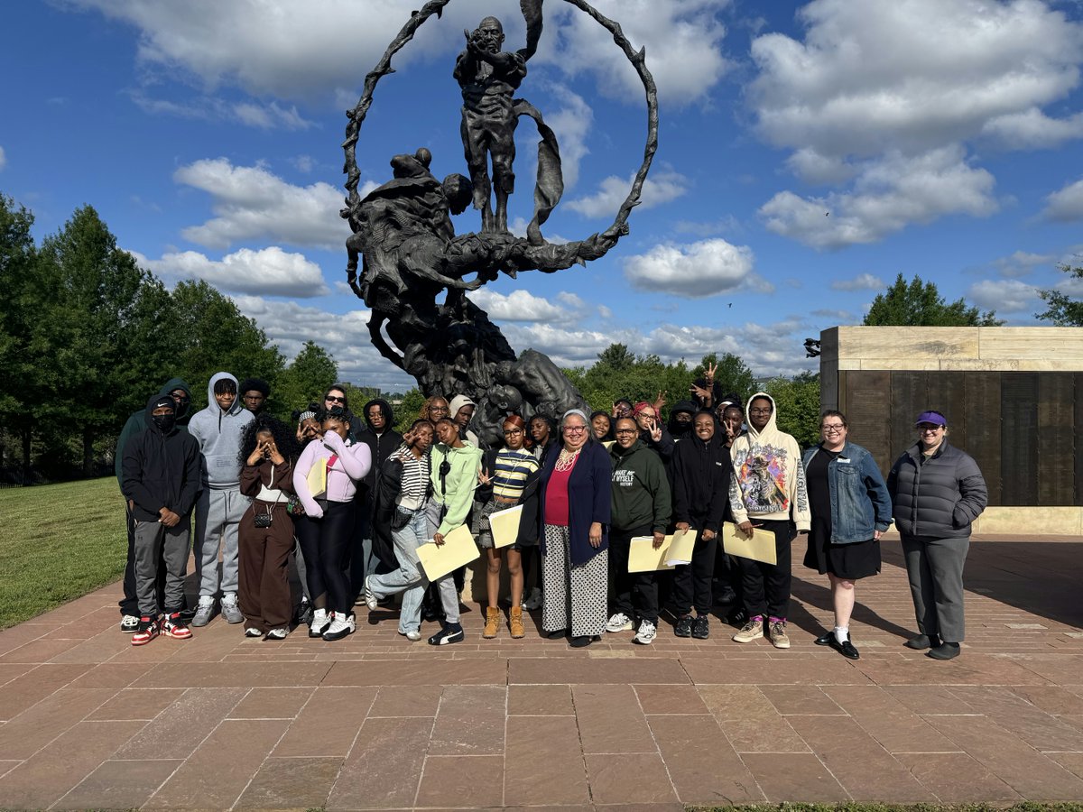 TMAtalks's tweet photo. Our 10th Grade Warriors took learning beyond the classroom during their Civil Rights Trip through Alexandria, Farmville, and Richmond, VA! 🚌✨

#TMAWarriors #DCCharterProud #CivilRightsTrip #LearningBeyondTheClassroom https://t.co/mHdufOt7Ka