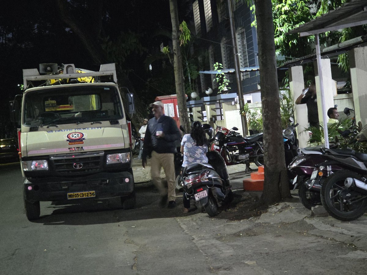 _codeh4ck3r's tweet photo. The ultimate irony: Nigdi Traffic Police Office is using an ILLEGAL commercial vehicle to fine citizens. Today, my bike was towed and I was charged ₹736 under Challan PMCCT2600086130.

​But look at the vehicle doing the towing: https://t.co/P9F9wOMm8F