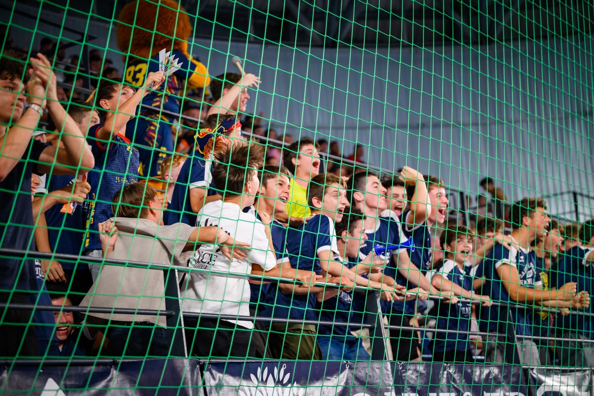 SRVHB's tweet photo. 𝗔̀ 𝗹𝗮 𝘃𝗶𝗲, 𝗮̀ 𝗹'𝗮𝗺𝗼𝘂𝗿 💙

Ce mardi soir, vous avez été merveilleux et vous avez grandement contribué à faire la différence dans ce match au sommet !

On espère vous voir tout aussi, voire plus nombreux le 6 juin contre Chartres pour la der' de la saison 👀 https://t.co/9qIJCZnBBh