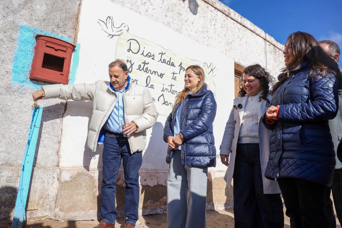 QuintelaRicardo's tweet photo. Dejamos en funcionamiento un nuevo acueducto en La Callana, Chepes, que garantiza acceso al agua para consumo humano y productivo a familias de distintos parajes del departamento Rosario Vera Peñaloza. Esta obra mejora la calidad de vida, permite fortalecer la producción local y acompaña el desarrollo de huertas y actividades rurales. Además, instituciones de la comunidad también podrán contar con este recurso esencial.