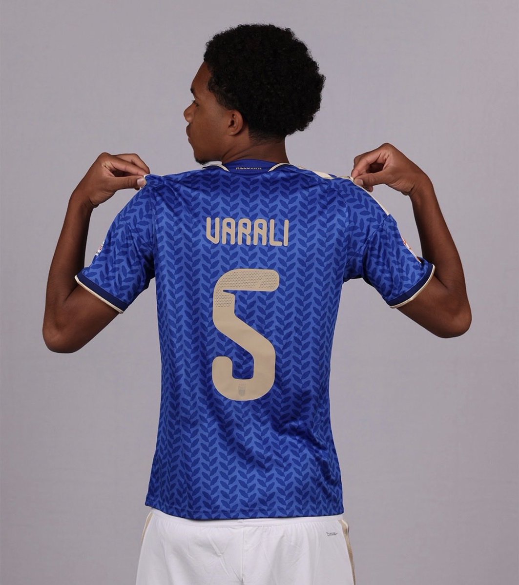 festrumolo's tweet photo. Ludovico Varali (2009) farà strada. Il difensore centrale del Parma è impegnato nella sua prima grande manifestazione per nazionali, agli Europei Under 17, e sta attirando l’attenzione dei migliori club d’Europa. ✋🏻 🇮🇹

#U17EURO https://t.co/Z9QkmlJXLD