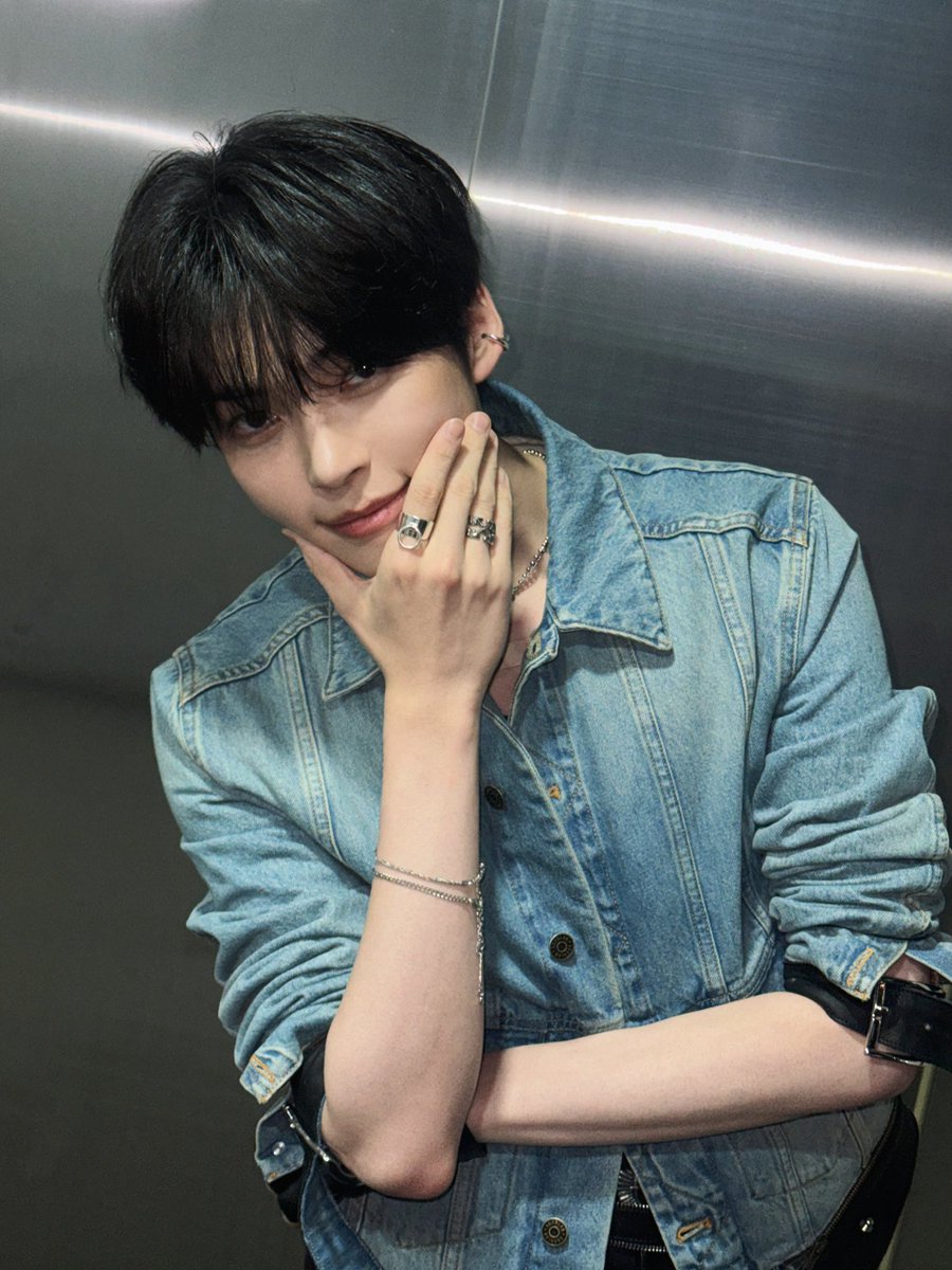 sung hanbin archive tweet media
