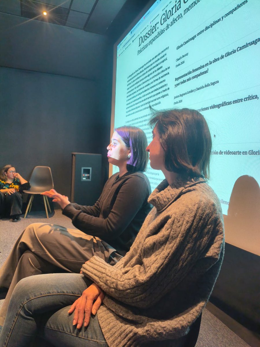 revistalafuga's tweet photo. Algunas fotos de nuestra presentación del día de ayer. Gracias  @CinetecaChile
 por cobijarnos una vez más. Gracias a editores y colaboradores de éste nuevo número. Pronto una nueva edición de laFuga al aire https://t.co/1WY7UQaeWM