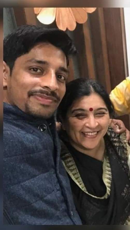 Pawanwithyou's tweet photo. पूर्व सदस्य @NCPCR_ , प्रवक्ता @BJP4MP
, संस्थापक @JwalaOrgIndia , एक चिकित्सक के साथ समाज सुधारक हमारी प्रिय @DrDivyagupta28 जी को जन्मदिन की हार्दिक बधाई एवं शुभकामनायें।

बाबा महाकाल की कृपा सदा आप‌ पर बनी रहे।

#HBDDrDivyaGupta | #PawanWithYou https://t.co/chqp7FSbKP