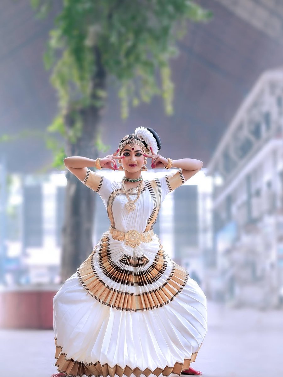 Indian_WA's tweet photo. Glimpses of Mohiniyattam✨🤍 https://t.co/OdCoyia2up
