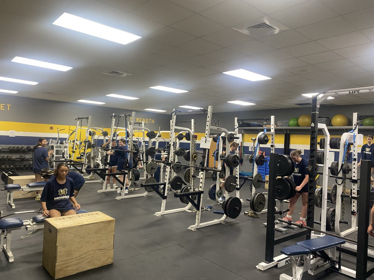 LadyHornetsBB's tweet photo. After camp we work! 💪 https://t.co/AUGWBxXoHB