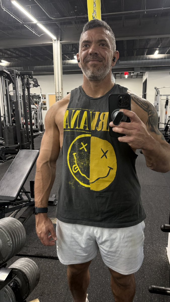 itsrobhill's tweet photo. Upper workout this morning 💪 https://t.co/V1zf8qBiwn
