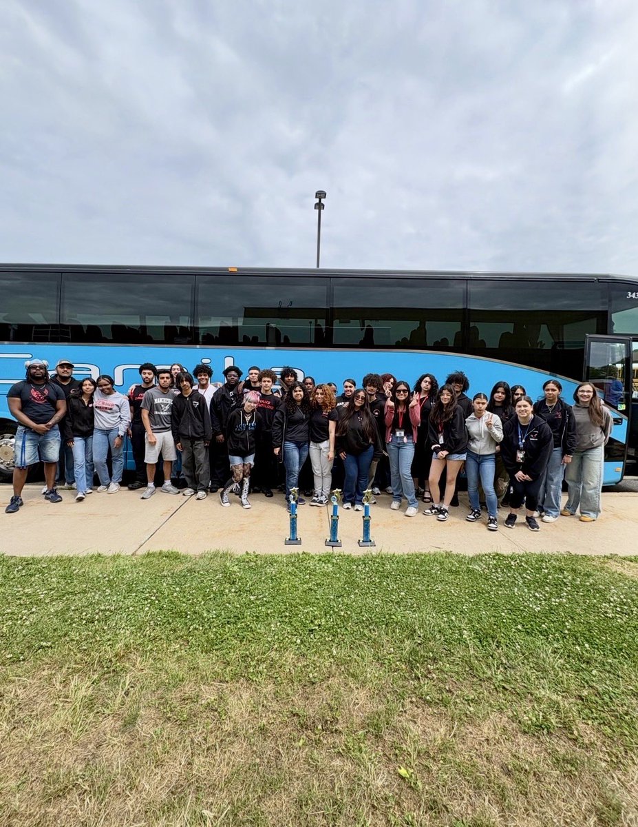 ManchesterRHS's tweet photo. MRHS Music brought home Excellent ratings in Band, Choir, and Drumline at the High Note Music Festival. Great memories, and a day at Six Flags! https://t.co/kc6oac1ks0