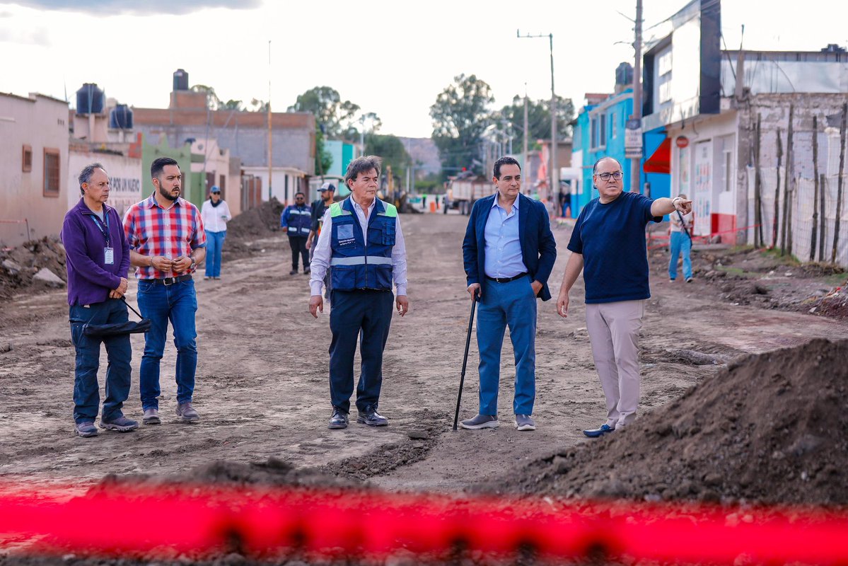 josejoseantonio's tweet photo. ¡Una calle más chula para la gran familia de Las Flores! 🚧✨

La José Miguel Castro Carrillo quedó Al 100 para mejorar la movilidad, conectividad y la tranquilidad de vecinos que por años esperaron esta obra. 🤩

En Durango, #EsteEsElCamino.  🐺 https://t.co/PHNPRg28BO