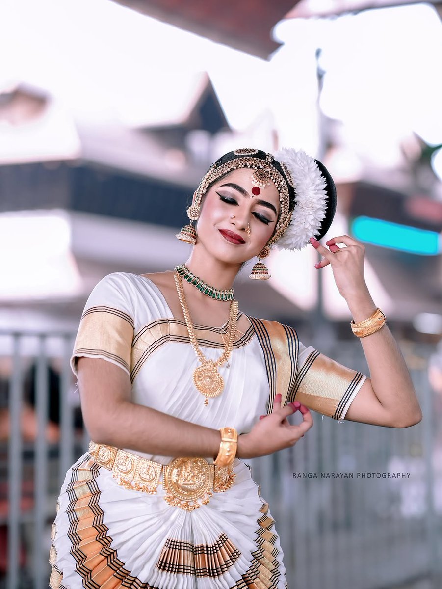 Indian_WA's tweet photo. Glimpses of Mohiniyattam✨🤍 https://t.co/OdCoyia2up